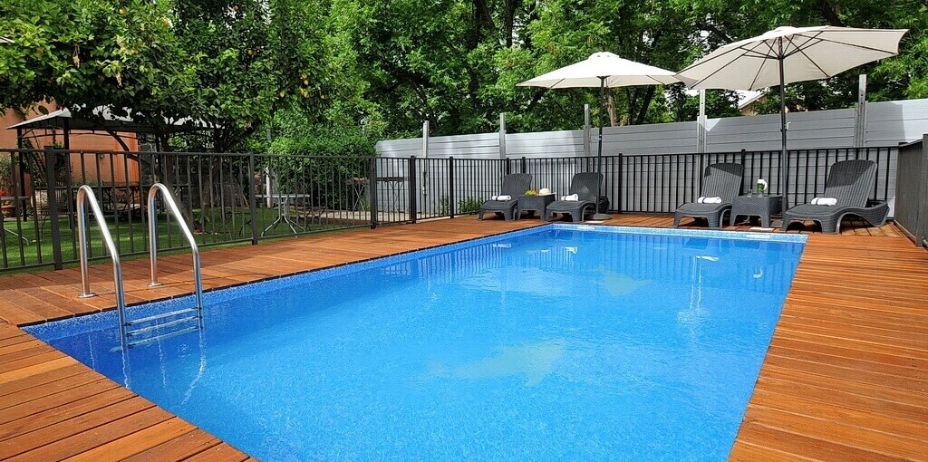 וילה בת גליל חצר ובריכה (4).jpg