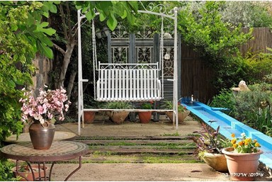 וילה בת גליל - הבריכה והחצר