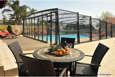 וילה אוויר הרים - החצר והבריכה