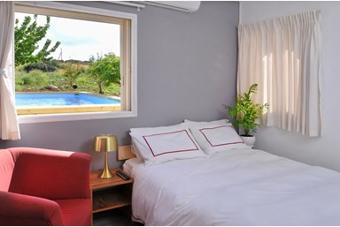 וילה מול כנרת - הבריכה והחצר