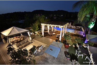 וילה מקסים - החצר