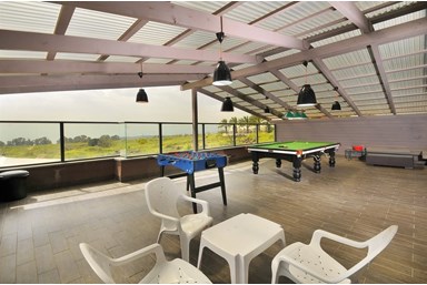 וילה פנדורה - החצר והבריכה