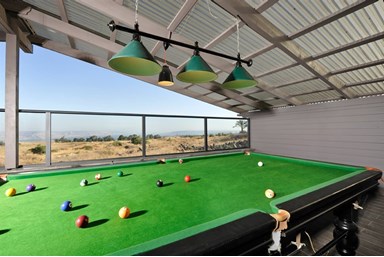 וילה פנדורה - החצר והבריכה