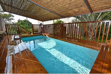 וילה black & white - חצר הוילה