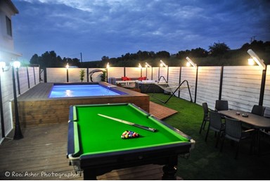 וילה גיתית - החצר והבריכה המחוממת