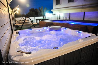 וילה גיתית - החצר והבריכה המחוממת