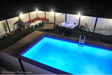 וילה גיתית - החצר והבריכה המחוממת