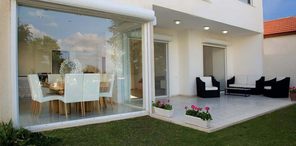 וילה על הים חצר וים (3).jpg