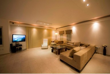 וילה טופז  - החצר והבריכה