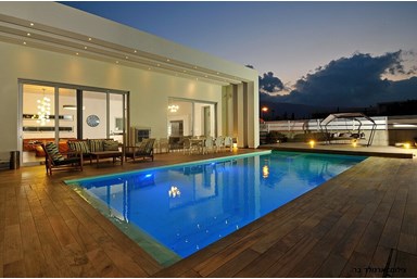 וילה ואלי - החצר והבריכה