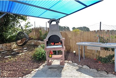 וילה מונסון - החצר והבריכה