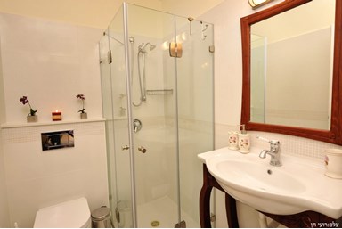 וילה סחלב - החצר והבריכה