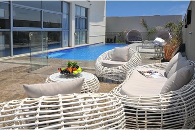 וילה ווין - וילה WIN - החצר והבריכה