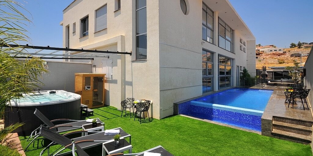 וילה ווין - וילה WIN החצר והבריכה (19).JPG