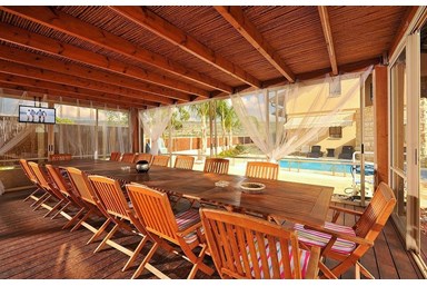 וילה אחוזת אלישבע - החצר והבריכה