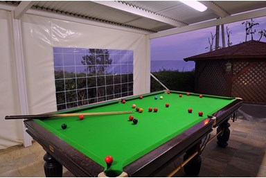 וילה אגדה בכנרת - הבריכה המחוממת והחצר