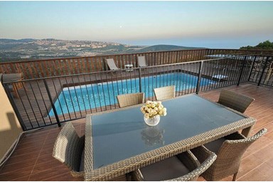 וילה טרסה view - החצר והבריכה