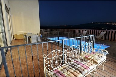 וילה טרסה view - החצר והבריכה