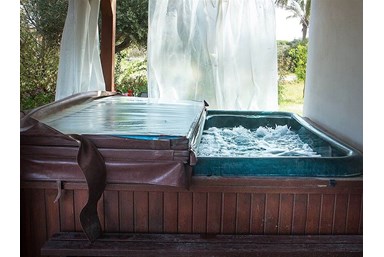 וילה מליבו - קיסריה - חצר הוילה