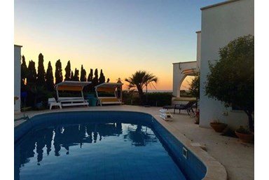 וילה מליבו - קיסריה - חצר הוילה