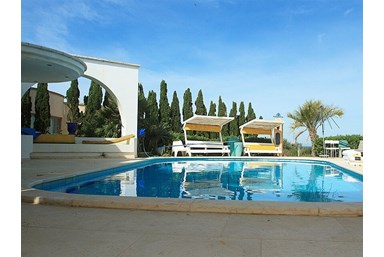 וילה מליבו - קיסריה - חצר הוילה