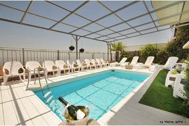 וילה אוורסט - החצר והבריכה