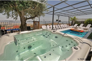 וילה אוורסט - החצר והבריכה