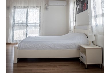 וילה גולדיס - חצר הוילה 