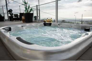 וילה גולדיס - חצר הוילה 