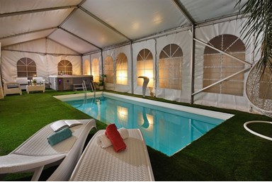 וילה דוד  - הבריכה והחצר