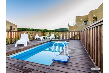 וילה גרנד וויו - החצר והבריכה