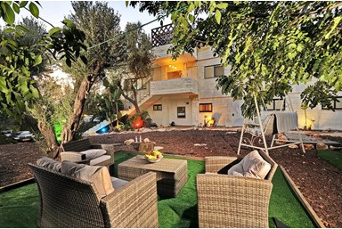 וילה אחוזת ווינטרפל - החצר והבריכה