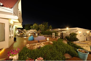 וילה לוז כנרת - מתחם החצר