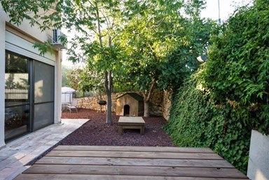 וילה בית נורית - החצר והנוף