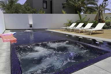 וילה גרדניה - בריכה מחוממת