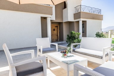 וילה לה וילה בל - הבריכה והחצר