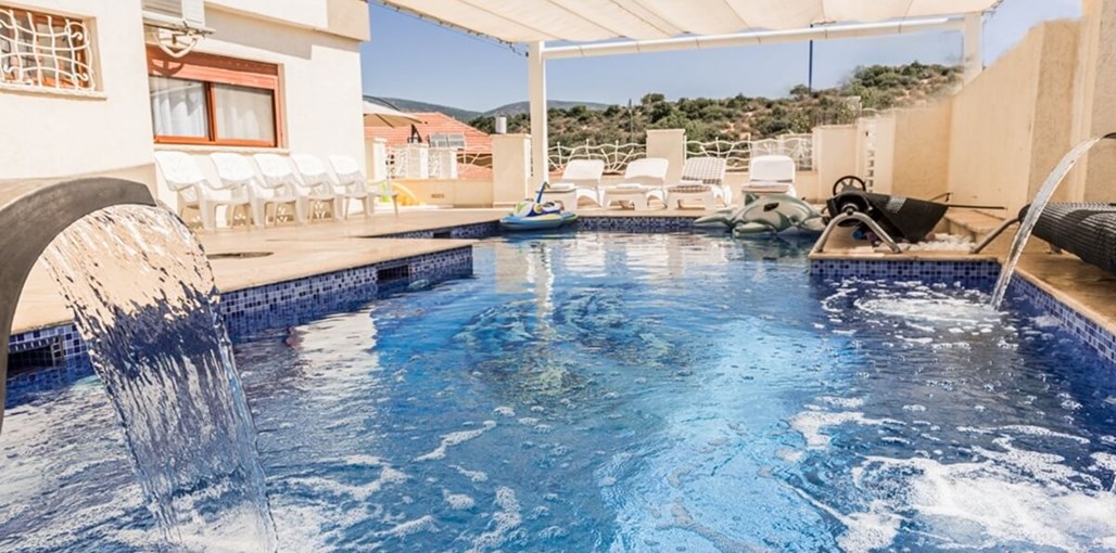 לה וילה בל חצר_ובריכה__(11).jpg