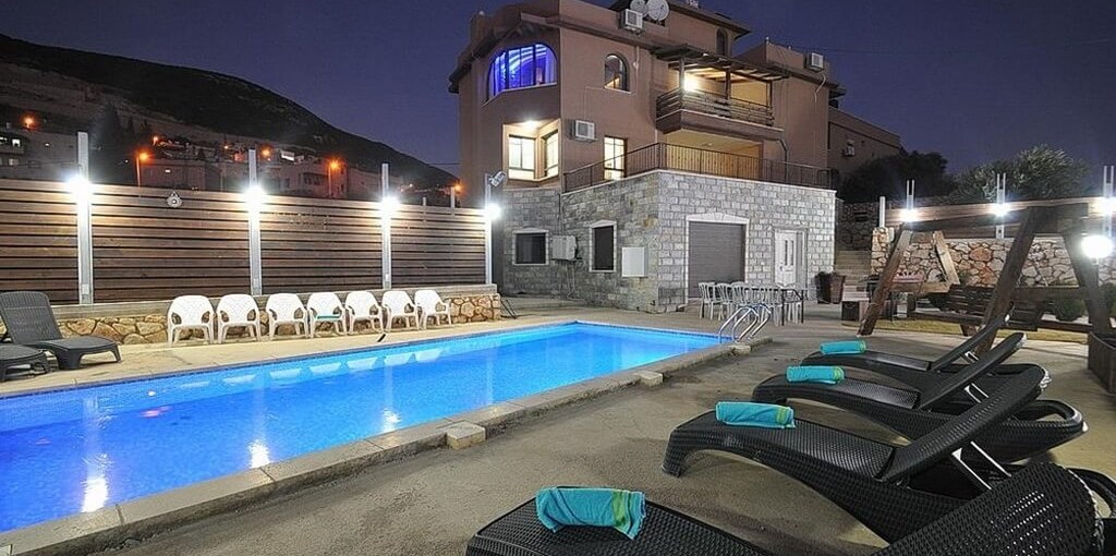 וילה הרמוניה בכפר החצר והבריכה (11).JPG