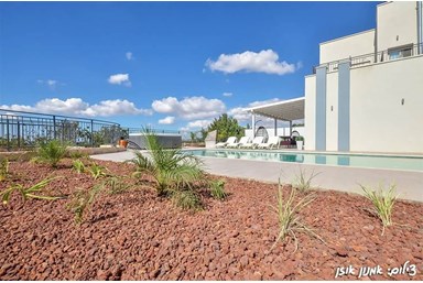 וילה רויאל סאן - החצר והבריכה