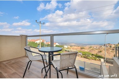 וילה Lalo - לאלו - הבריכה והחצר