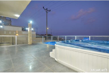 וילה Lalo - לאלו - הבריכה והחצר