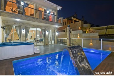 וילה Lalo - לאלו - הבריכה והחצר