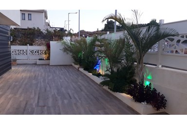 וילה הצוק במרומים - מתחם החוץ