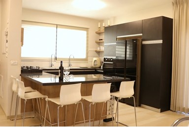 וילה הצוק במרומים - הוילה