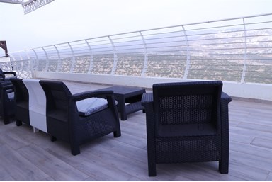 וילה הצוק במרומים - מתחם החוץ