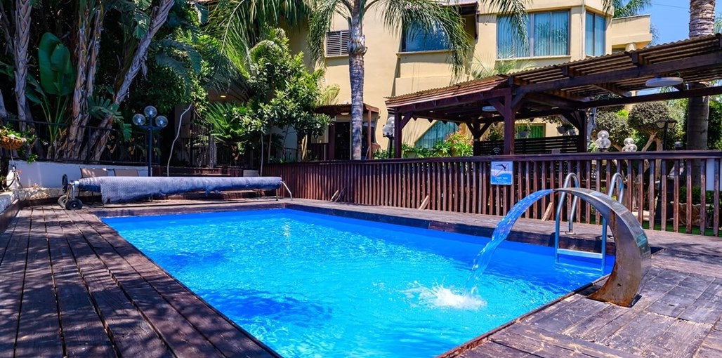 וילה אדהם חצר (8).jpg