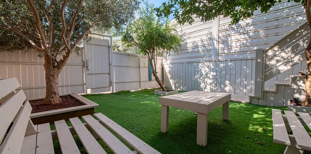 אחוזת דוד בגליל אחוזת דוד - בריכה וחצר (1).jpg