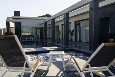 וילה יוקרה בגליל דרנה - הבריכה והחצר