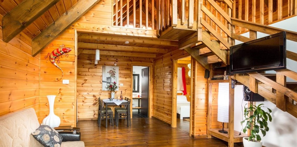 בקתות קסם בלבן בקתות עץ (5).jpg