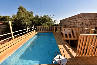 וילה אהבה גלילית - הבריכה, החצר והנוף